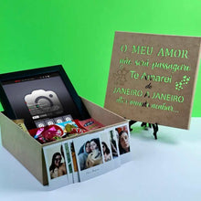 Carregar imagem no visualizador da galeria, Cesta romântica + Quadro Netflix + 6 Fotos Vintage