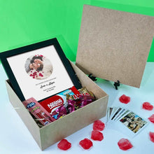 Carregar imagem no visualizador da galeria, Cesta romântica + Quadro Mapa Estelar + 6 Fotos Vintage