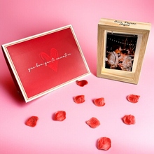 Carregar imagem no visualizador da galeria, Cesta Romântica 6 + Porta Retrato Bandeira