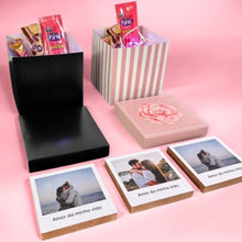 Carregar imagem no visualizador da galeria, Cesta Romântica 7 + 3 Porta-Retratos de Mesa
