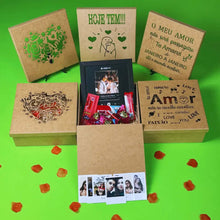 Carregar imagem no visualizador da galeria, Cesta romântica + Quadro Spotify + 6 Fotos Vintage
