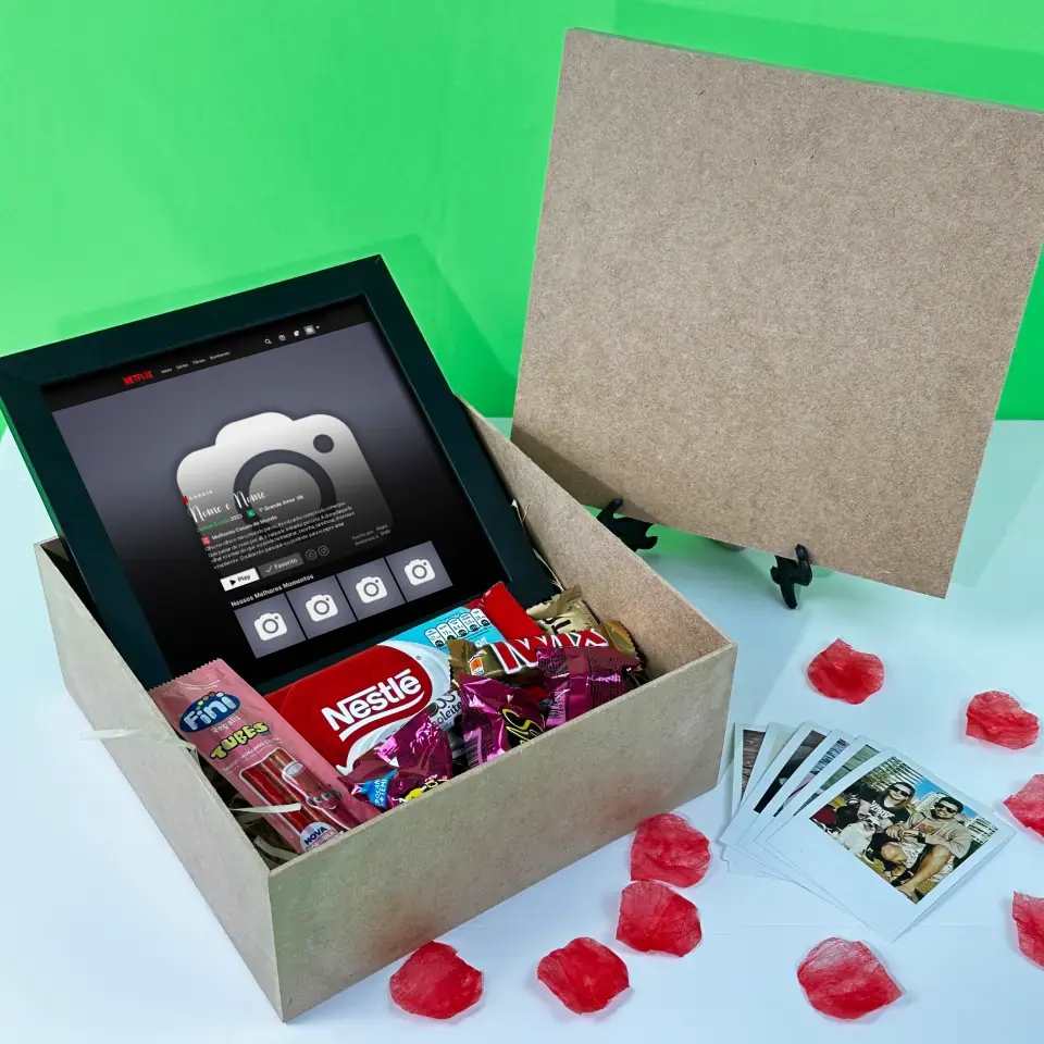 Cesta romântica + Quadro Netflix + 6 Fotos Vintage