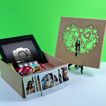 Carregar imagem no visualizador da galeria, Cesta romântica + Quadro Netflix + 6 Fotos Vintage
