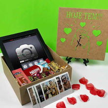 Carregar imagem no visualizador da galeria, Cesta romântica + Quadro Netflix + 6 Fotos Vintage
