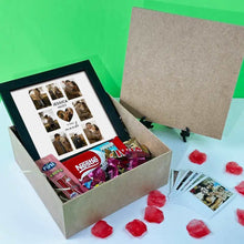 Carregar imagem no visualizador da galeria, Cesta romântica + Quadro Casal + 6 Fotos Vintage
