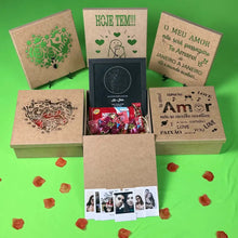 Carregar imagem no visualizador da galeria, Cesta romântica + Quadro Mapa Estelar + 6 Fotos Vintage
