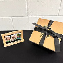 Carregar imagem no visualizador da galeria, Cesta Mãe 04 + Porta Fotos Personalizado
