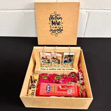 Carregar imagem no visualizador da galeria, Cesta Mãe 04 + Porta Fotos Personalizado
