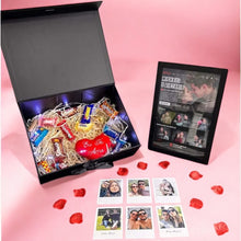 Carregar imagem no visualizador da galeria, Cesta Romântica 4 + Quadro Casais + 6 fotos
