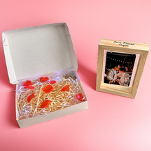 Carregar imagem no visualizador da galeria, Cesta Romântica 6 + Porta Retrato Bandeira
